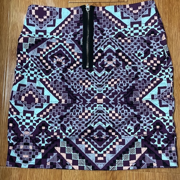 NWOT Women's Purple Multicolored Abstract Print Bodycon Mini Pencil Style Skirt - Picture 7 of 7